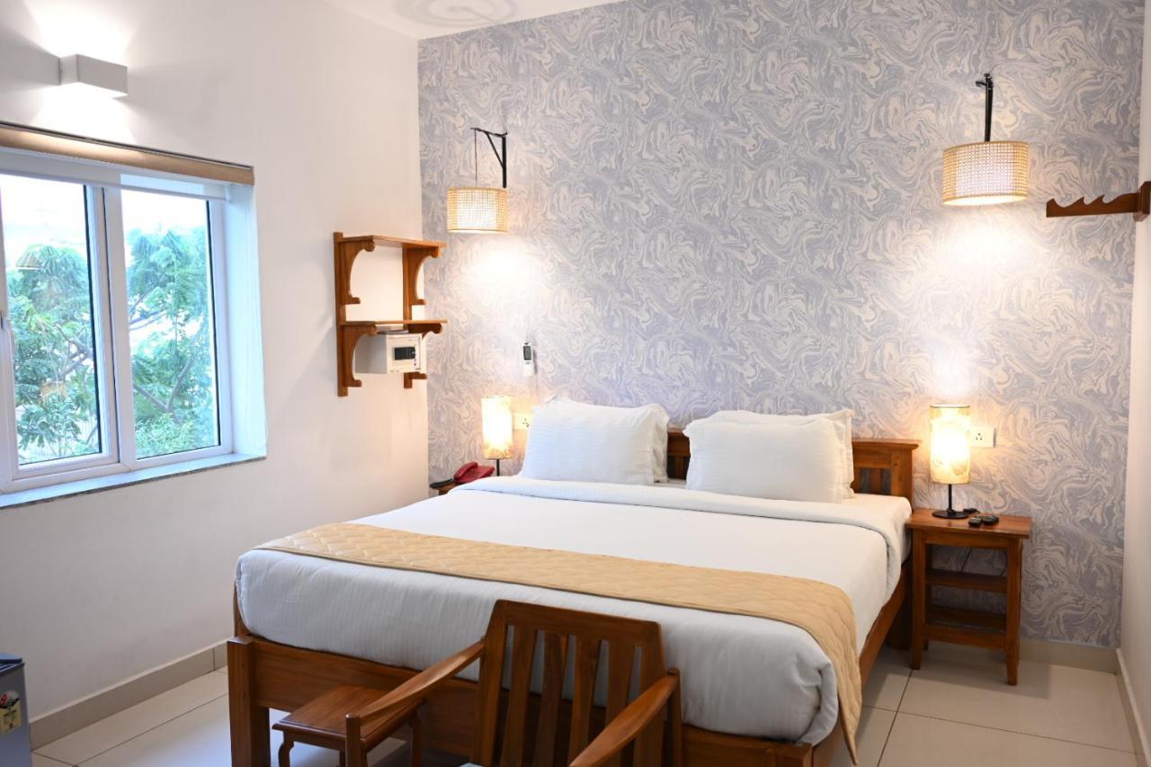 Hotel Aura By Woco Stays Puduccseri Kültér fotó